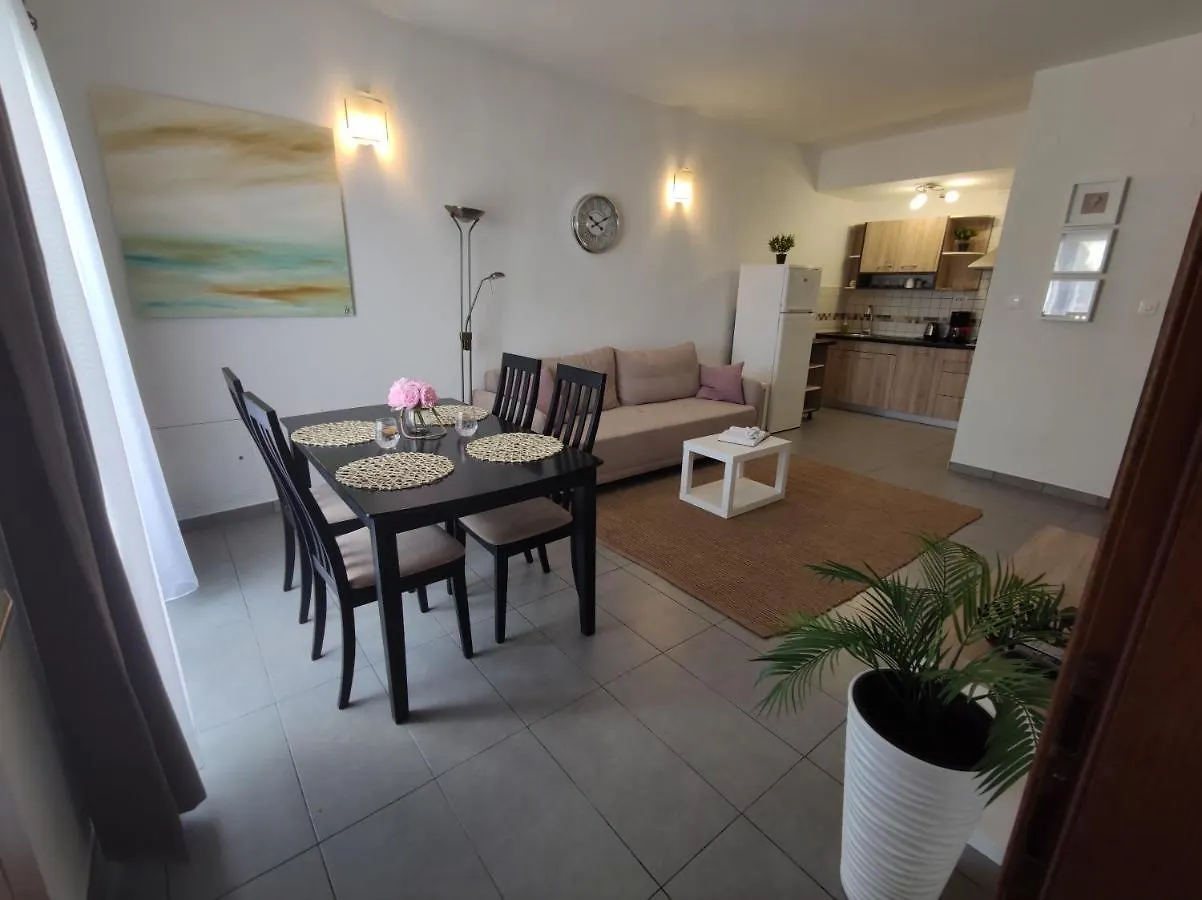 Apartments Obala Malinska 0*,